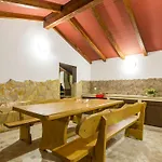 L By Interhome וילה