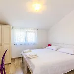 וילה L By Interhome מדולין