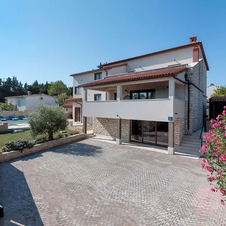L By Interhome Μεντουλίν
