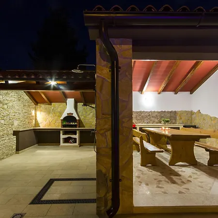 'l' By Interhome Villa *