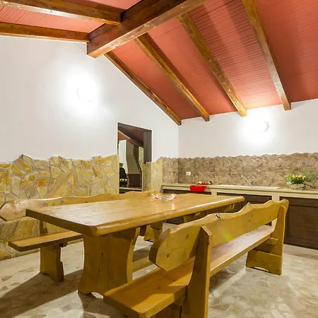 L By Interhome Villa