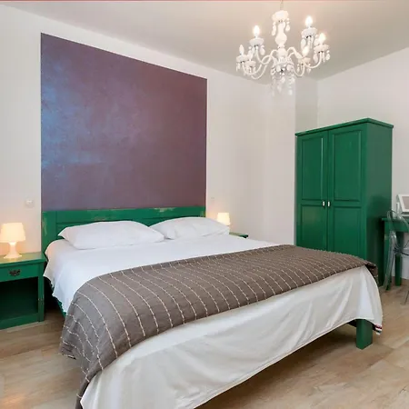 'l' By Interhome *