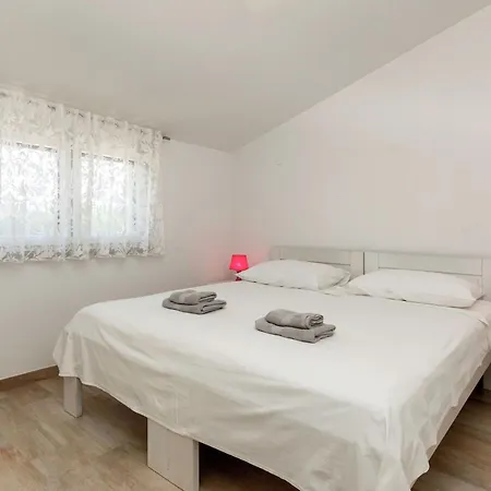 'l' By Interhome Villa *