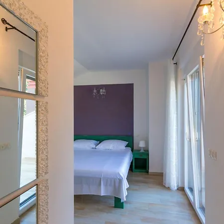 'l' By Interhome Villa
