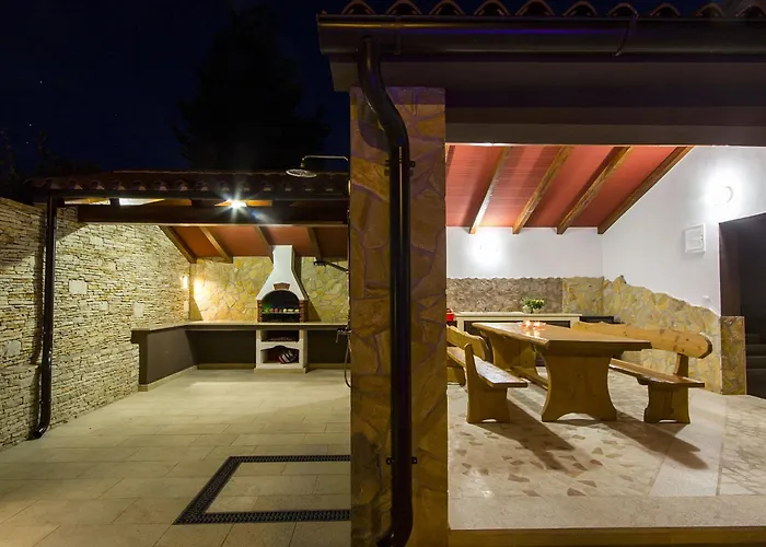L By Interhome Villa *