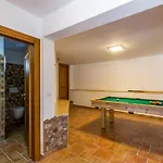 L By Interhome Villa *
