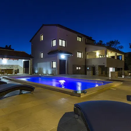 L By Interhome Medulin