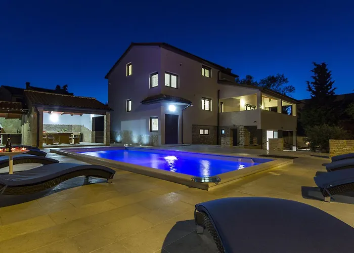 L By Interhome Medulin