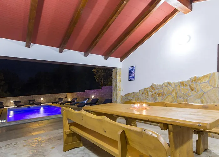 L By Interhome Villa