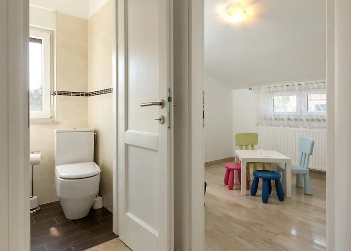 L By Interhome Villa *