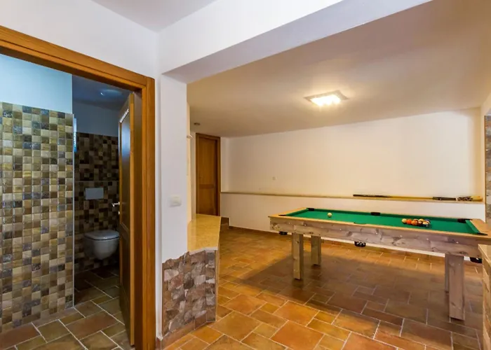 L By Interhome Villa *